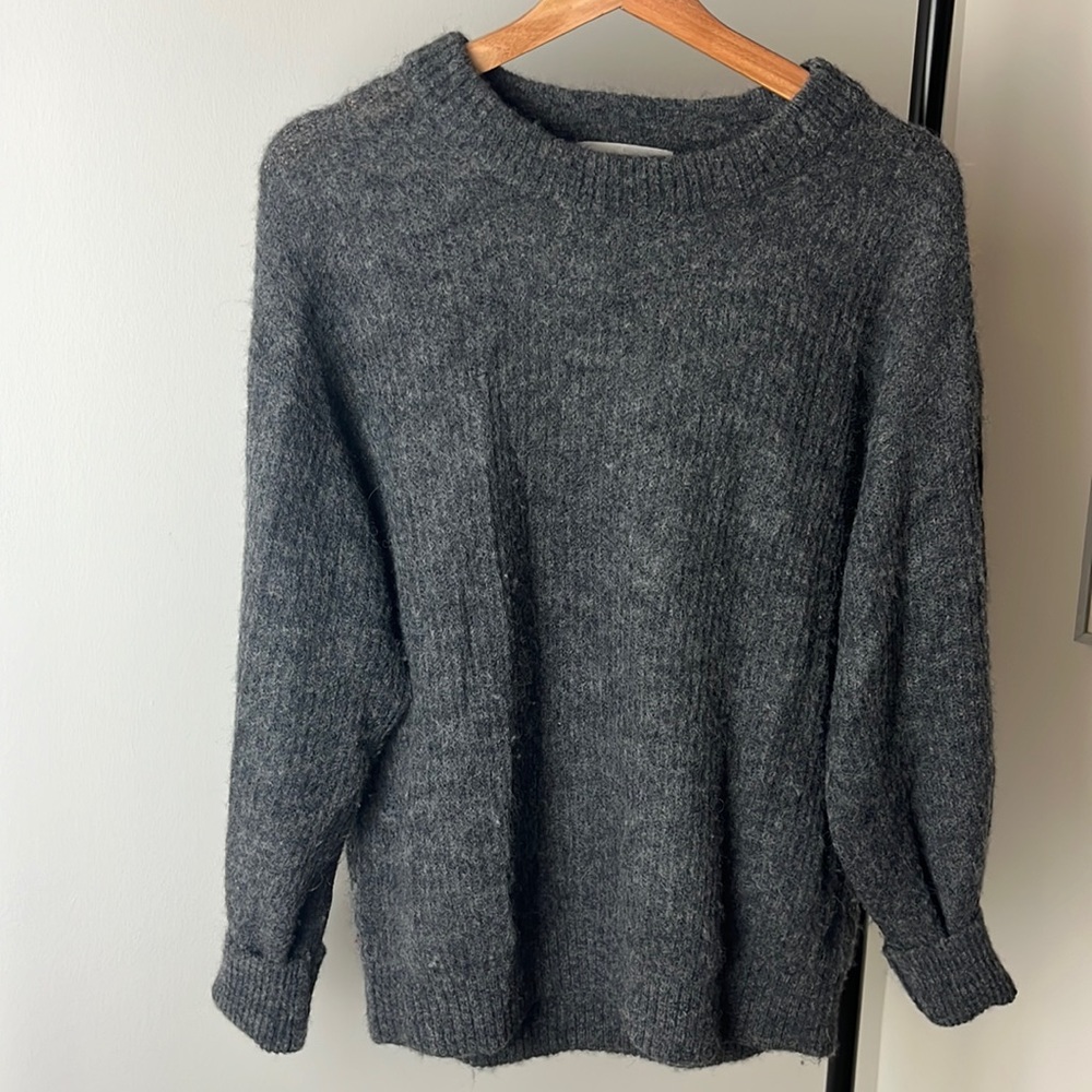 Everlane alpaca crewneck sweater in size m